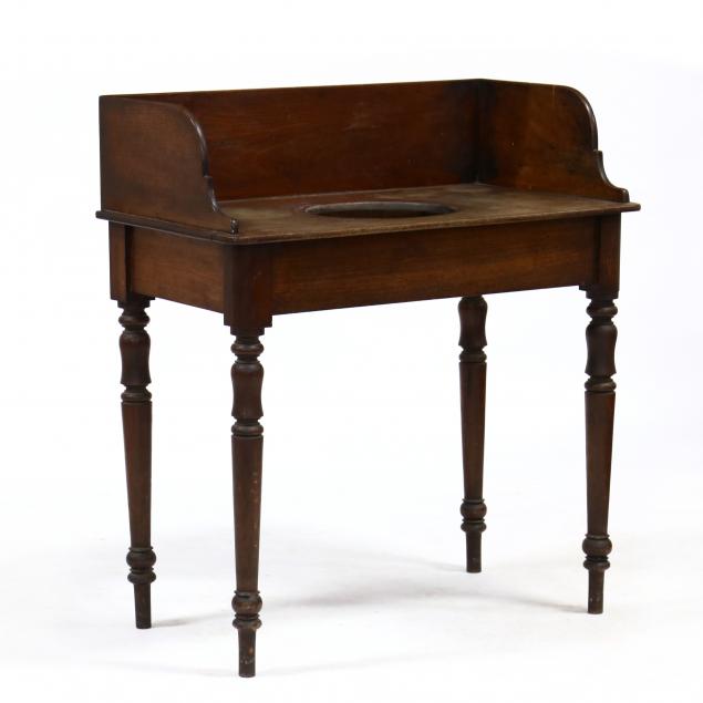 LATE FEDERAL MAHOGANY WASH STAND 34a1d6