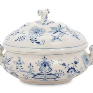 A Meissen Blue Onion Porcelain 34a30b