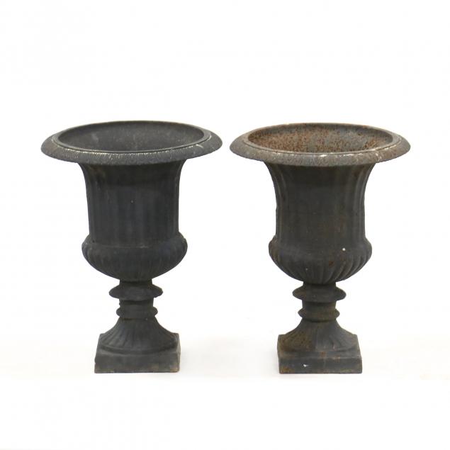 PAIR OF CLASSICAL STYLE CAST IRON 34a329