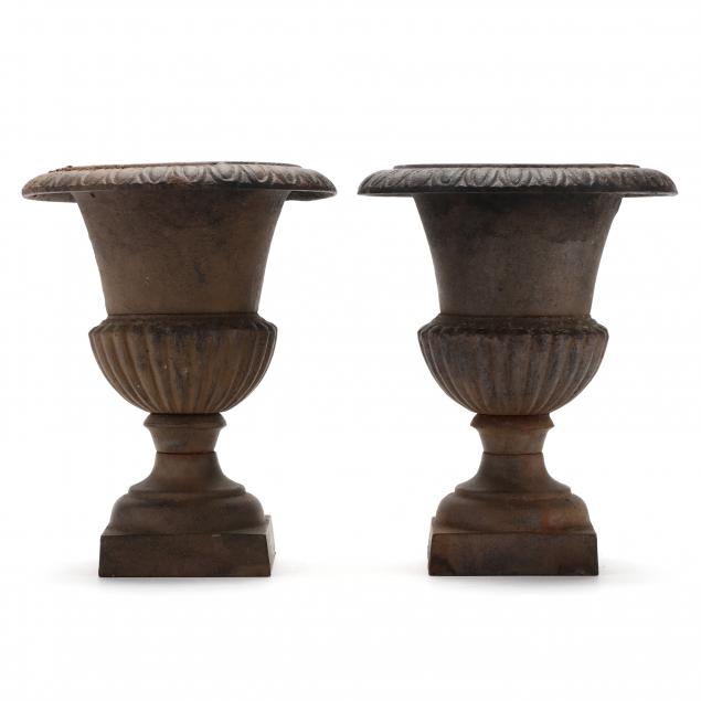 PAIR OF SMALL CLASSICAL STYLE CAST 34a349