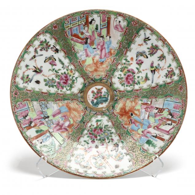 A LARGE CHINESE EXPORT PORCELAIN