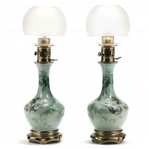 A PAIR OF ASIAN STYLE VASE LAMPS