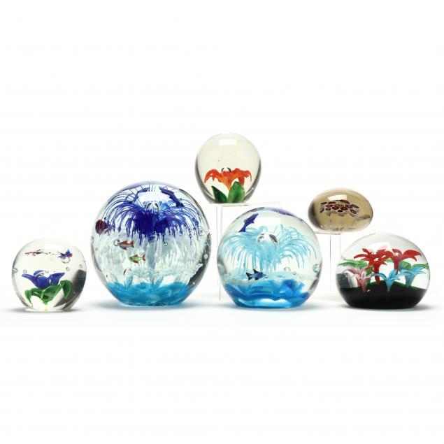 A GROUPING OF ART GLASS PAPERWEIGHTS 34a47b
