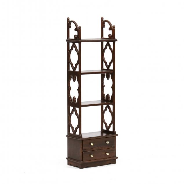 CHIPPENDALE STYLE MAHOGANY HANGING 347ddf