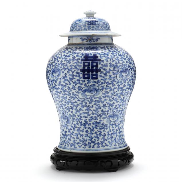 A CHINESE BLUE AND WHITE PORCELAIN