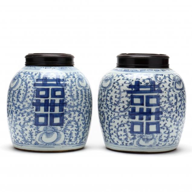 A PAIR OF CHINESE BLUE AND WHITE 348076