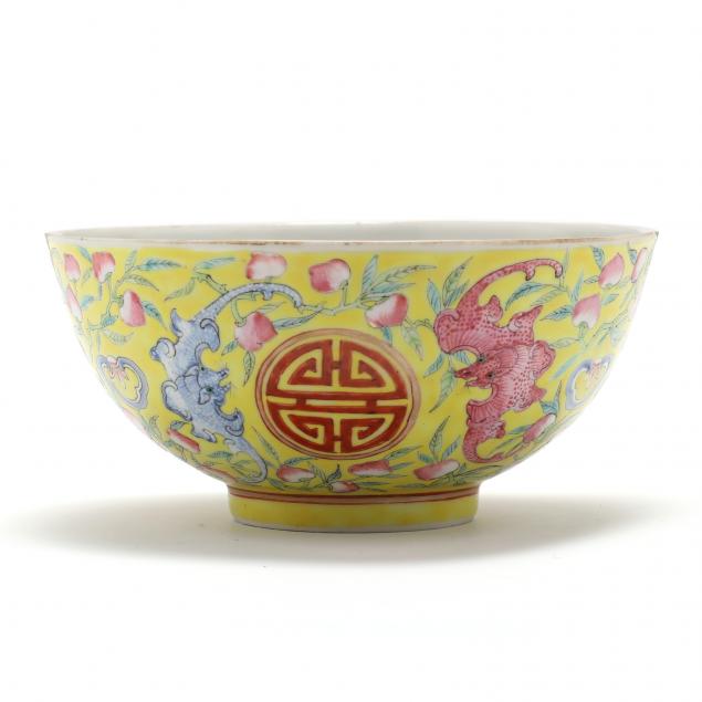 A CHINESE PORCELAIN YELLOW GROUND 34807f