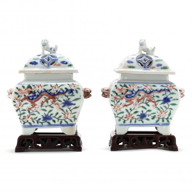 A PAIR OF CHINESE PORCELAIN WUCAI 348079