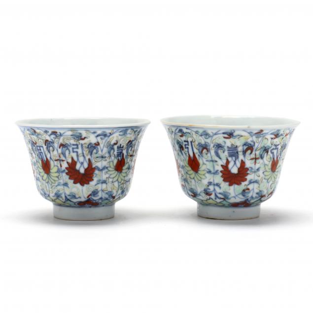 A PAIR OF CHINESE PORCELAIN WUCAI