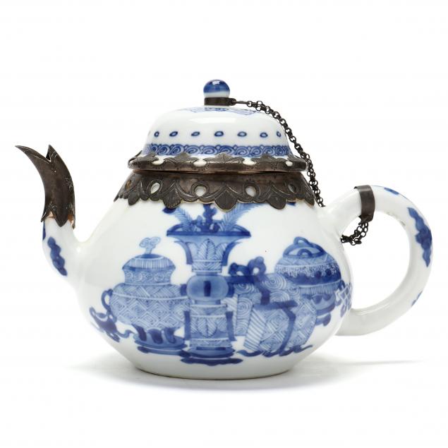 A CHINESE PORCELAIN BLUE AND WHITE 34809a
