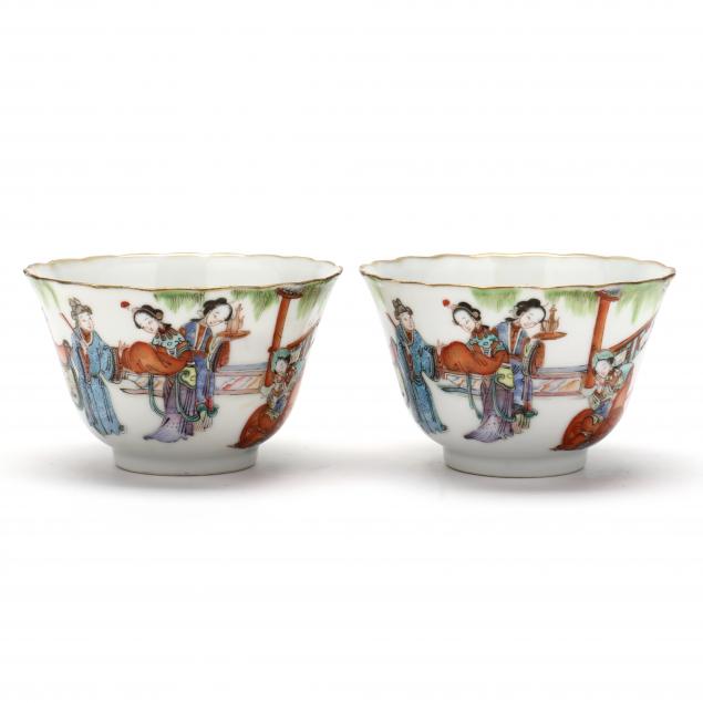 A PAIR OF CHINESE PORCELAIN FAMILLE