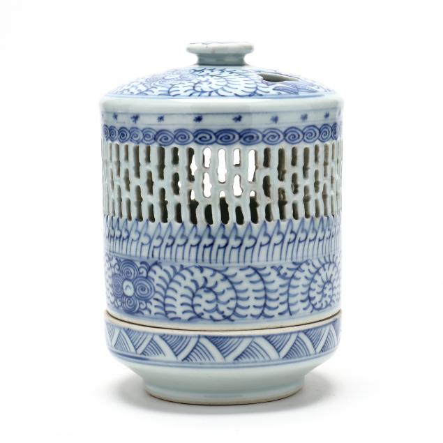 A CHINESE PORCELAIN BLUE AND WHITE 3480ba