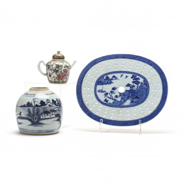 A GROUP OF CHINESE PORCELAIN TABLEWARE