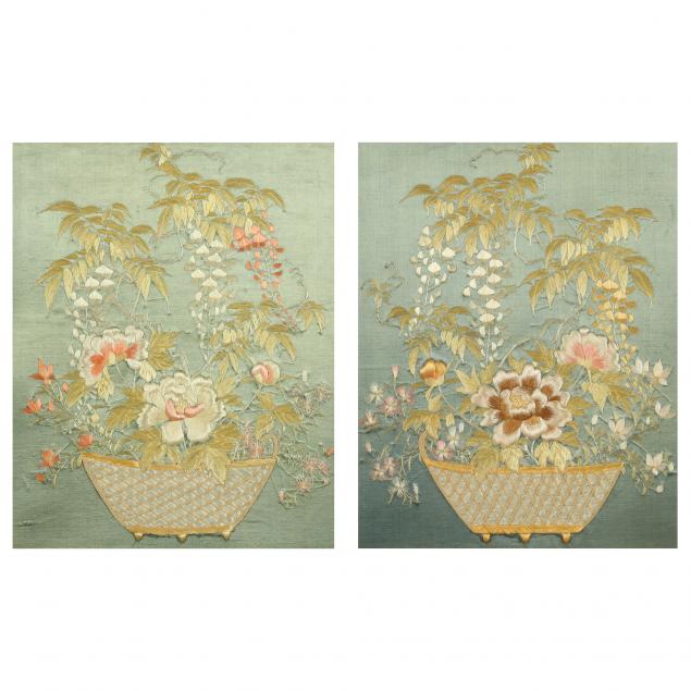 A PAIR OF JAPANESE EMBROIDERED 3480f5