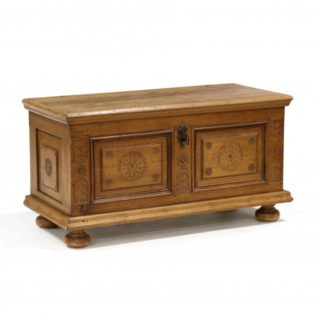 CONTINENTAL CARVED OAK CHEST Some 3481bd