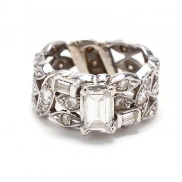 WHITE GOLD AND DIAMOND RING Designed 34827a