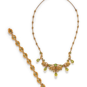 ANTIQUE, YELLOW GOLD AND PERIDOT NECKLACE