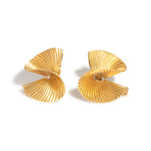 TIFFANY & CO., YELLOW GOLD EARCLIPS
In