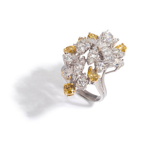 DIAMOND AND YELLOW DIAMOND RING Containing 34844a