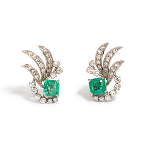 EMERALD AND DIAMOND EARCLIPS
Containing