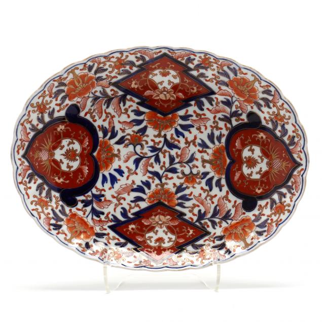 A CHINESE IMARI OVAL SERVING PLATTER