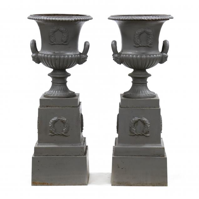 PAIR OF CLASSICAL STYLE CAST IRON 3484e9