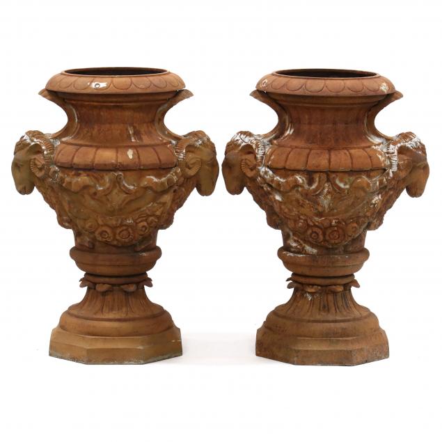 PAIR OF CAST IRON CLASSICAL STYLE 3484fb