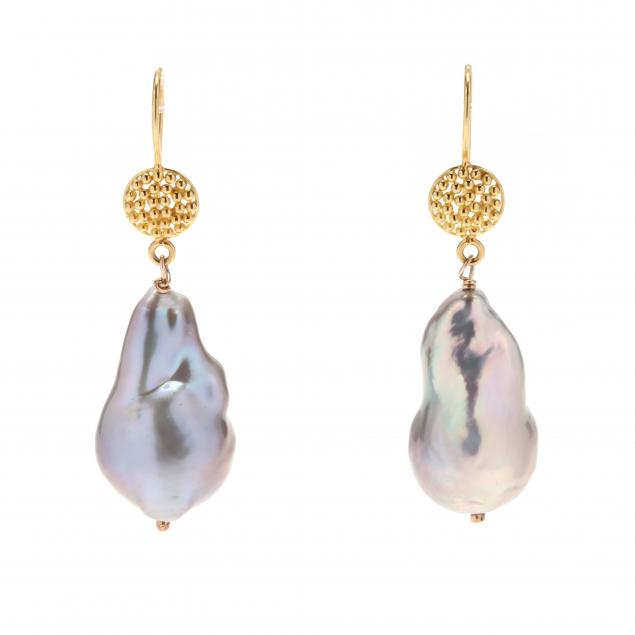 PAIR OF GOLD AND BAROQUE PEARL 348642