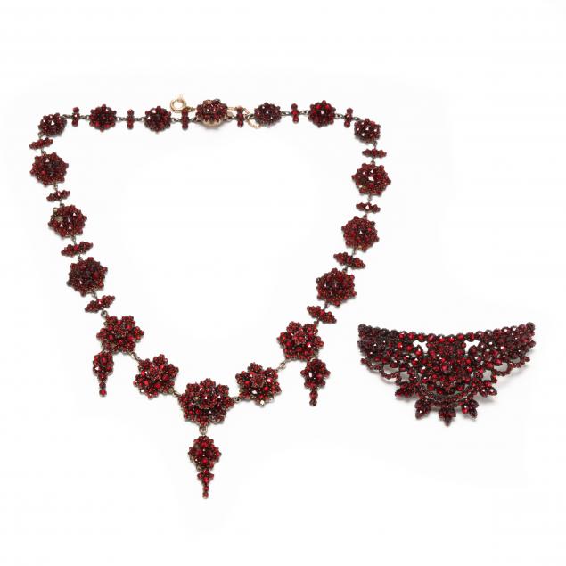 ANTIQUE GARNET NECKLACE AND BROOCH