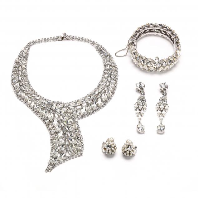 VINTAGE COSTUME JEWELRY ITEMS To include: