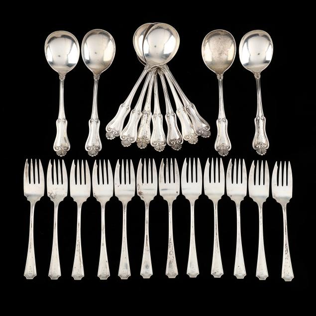 A GROUP OF STERLING SILVER FLATWARE