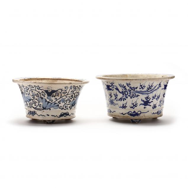 TWO CHINESE STYLE BLUE AND WHITE 348772