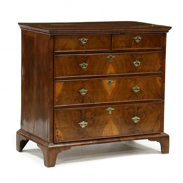 WILLIAM AND MARY WALNUT CHEST OF DRAWERS