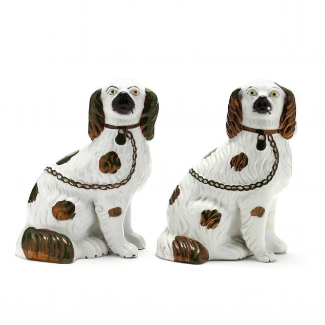 PAIR OF STAFFORDSHIRE MANTEL SPANIELS 348b47