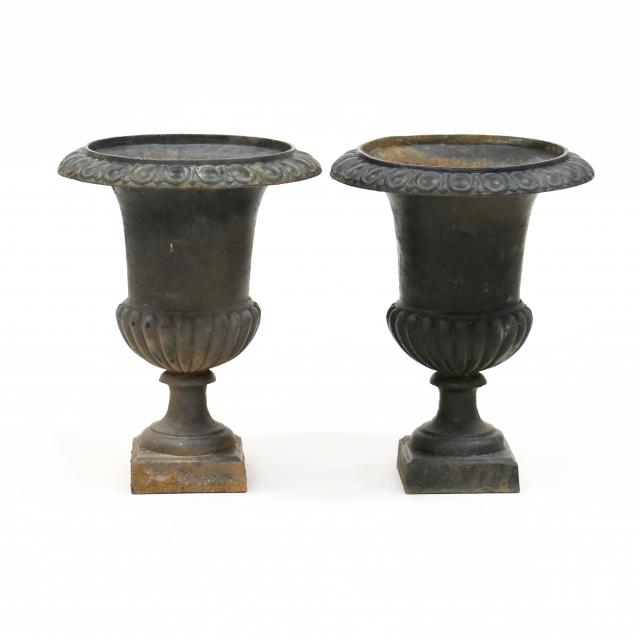 PAIR OF CLASSICAL STYLE CAST IRON 348c42