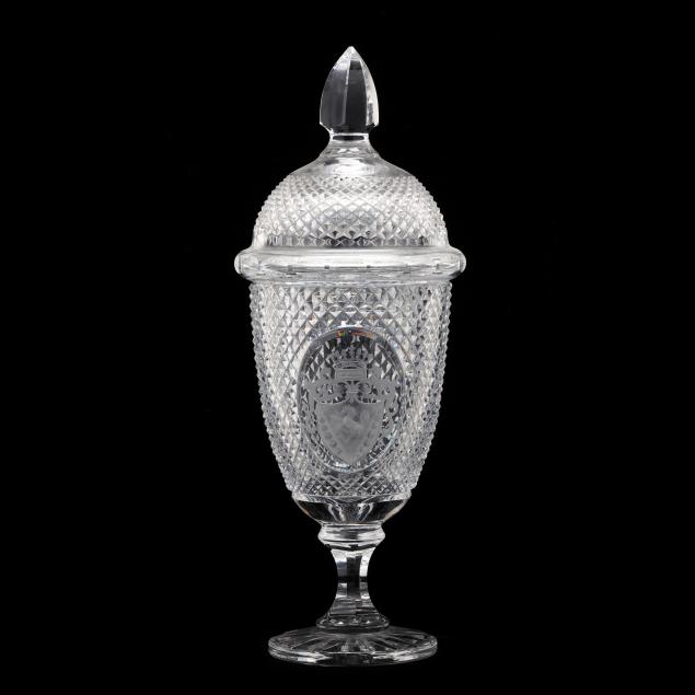 HERALDIC ENGRAVED CRYSTAL URN Late 348c6a