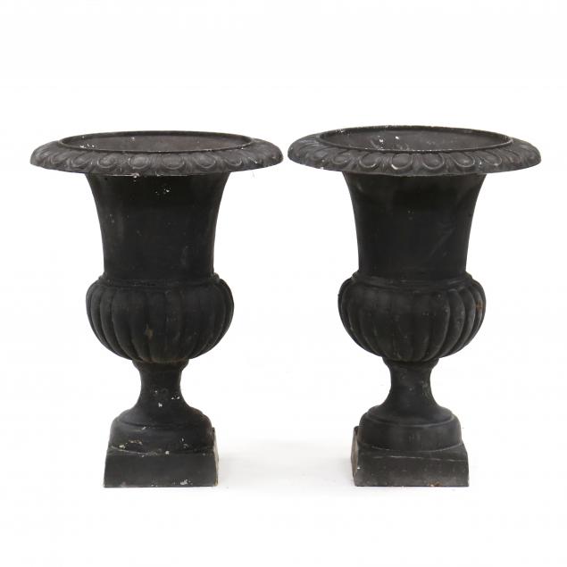 PAIR OF CLASSICAL STYLE CAST IRON 34b4a7