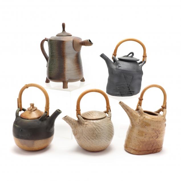 FIVE STUDIO POTTERY TEAPOTS INCLUDING 34b4e4