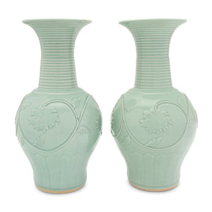 A Pair of Chinese Longquan Style 34b53f
