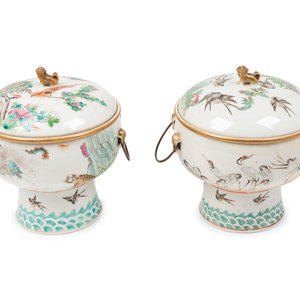 A Pair of Chinese Famille Rose 34b562