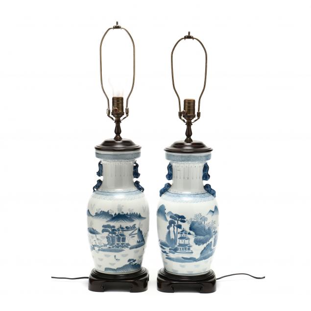 A PAIR OF CHINESE STYLE BLUE AND
