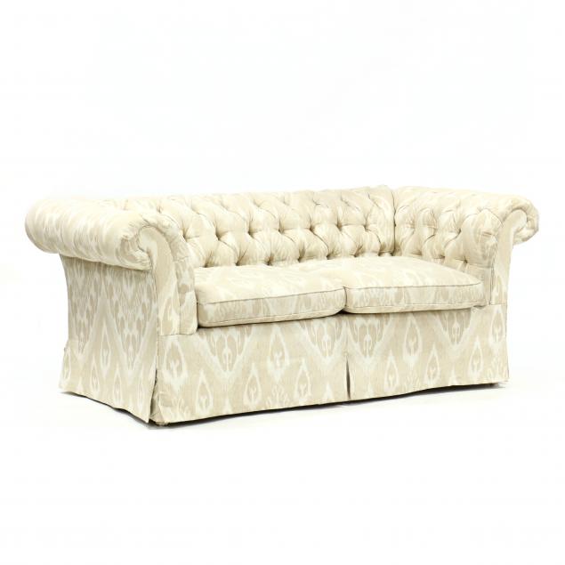 CONTEMPORARY UPHOLSTERED CHESTERFIELD