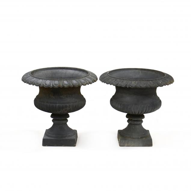 PAIR OF CLASSICAL STYLE CAST IRON 34b79b