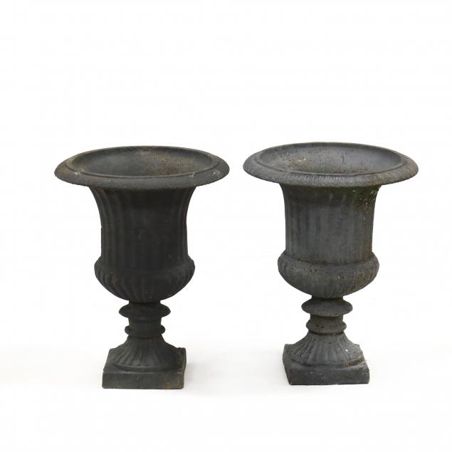 PAIR OF CLASSICAL STYLE IRON GARDEN