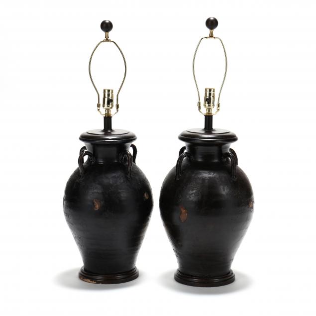 PAIR OF BLACK POTTERY TABLE LAMPS 34b7c2