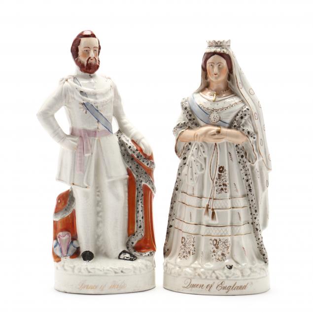 A PAIR OF STAFFORDSHIRE FIGURINES  34b8c0