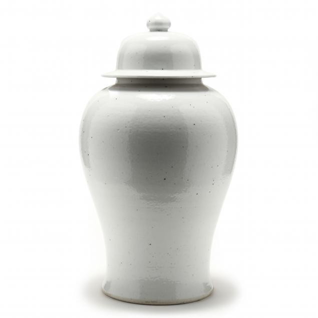 A LARGE CONTEMPORARY CHINESE JAR 34b8ef