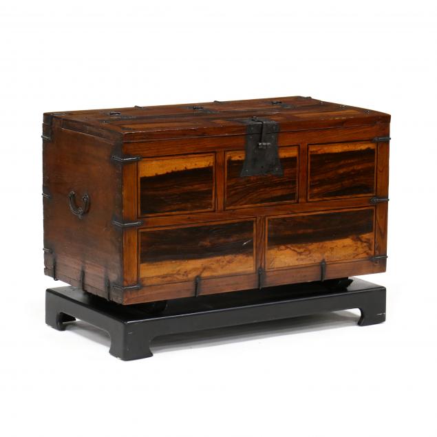 CHINESE PERSIMMON WOOD CHEST ON 34b930