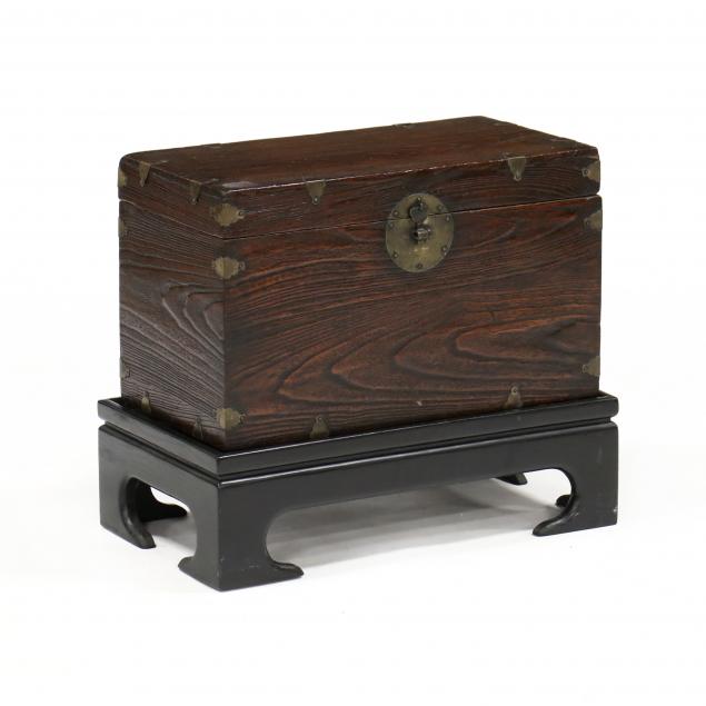 SMALL KOREAN CHEST ON STAND Early 34b93f