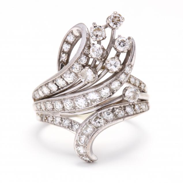 18KT WHITE GOLD AND DIAMOND RING